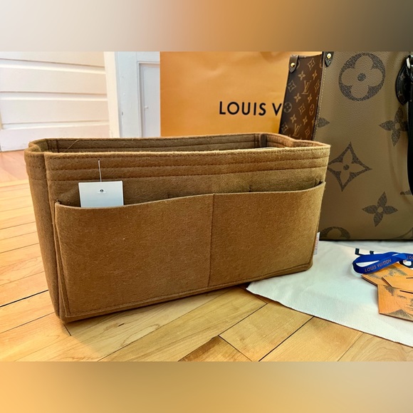 Louis Vuitton OnTheGo GM - Picture 7 of 11